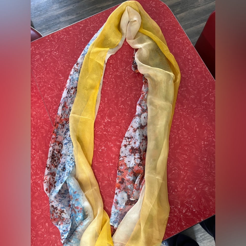 Women’s scarf